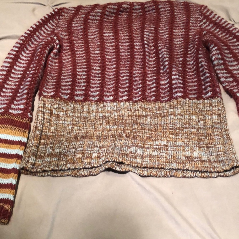 Sweater - Picture 4 of 6